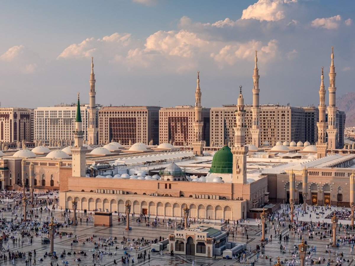 Jeddah - Transfer to Medina - Medina City Tour - Medina Overnight